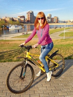 Наталья Иванова. Давно не каталась, решила выбраться в город и здоровье таким образом подтянуть. Места теперь для этого много. И есть прекрасная велодорожка.