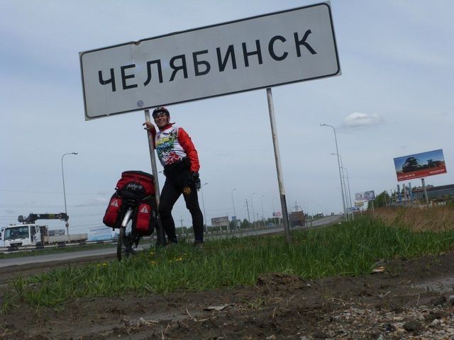 Через Челябинск на велосипеде проехал путешественник Александр Норко