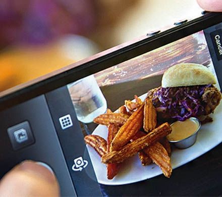 Еда внаглядку: Зачем красноярским кафе и ресторанам Instagram