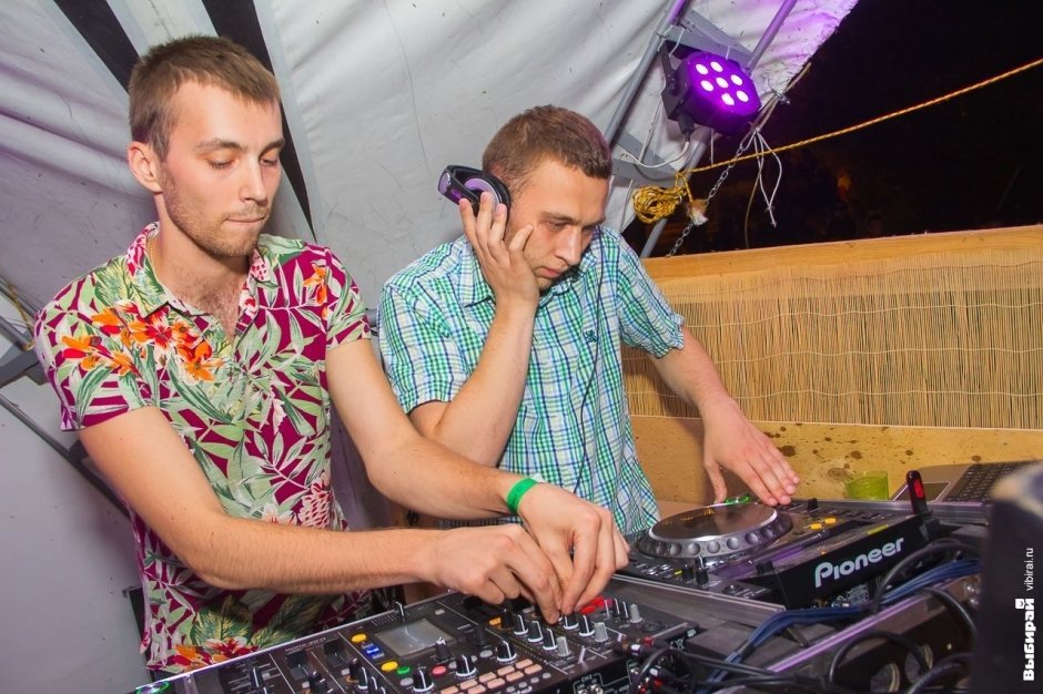 Grand Band в баре BQ