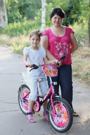 Галина,33 и Маша 7 лет Круглосуточно,гуляем в парке и просто на Шуменском.