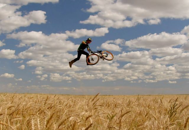 Романтики руля и колеса: самые важные документальные фильмы о велосипедистах
