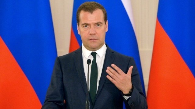 Дмитрий Медведев обещал приехать в Екатеринбург и рассказать кое-что про поиски интеллекта
