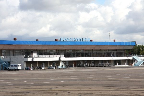 Место на парковке аэропорта Емельяново теперь можно бронировать онлайн