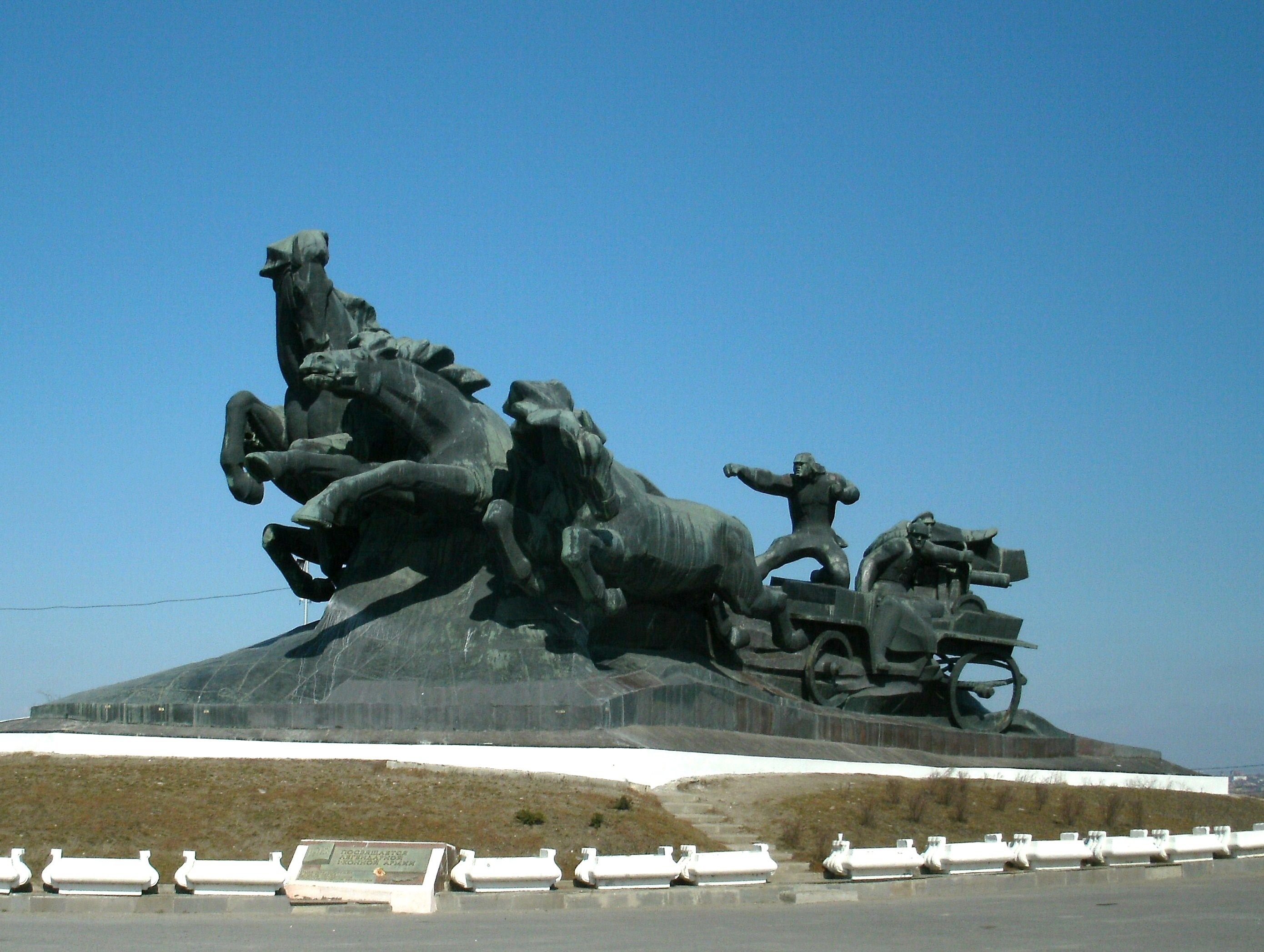 Памятник тачанка Ростов-на-Дону