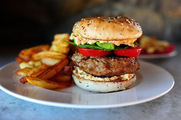 В Челябинске к концу августа откроется аж два Burger Club'а
