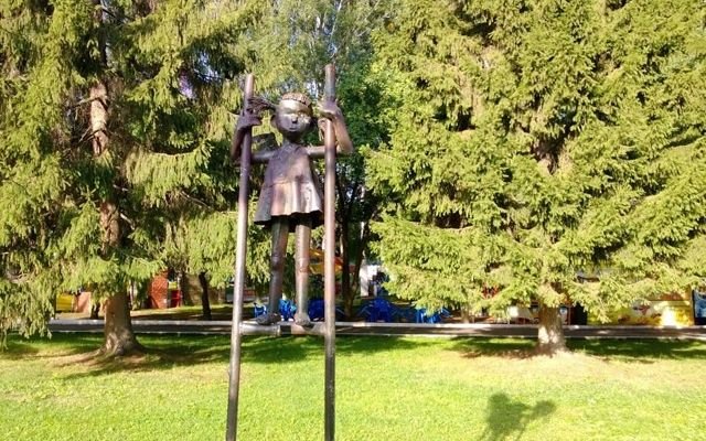 На новые скульптуры из металлолома можно полюбоваться в парке Маяковского