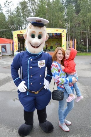 Дядя Степа с Дорожного Радио радует жителей на городском "Арбате"! 17.08.14 г.