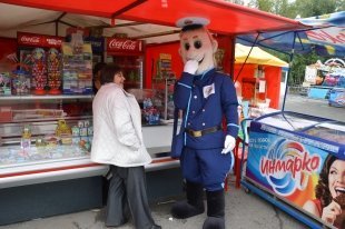 Дядя Степа с Дорожного Радио радует жителей на городском "Арбате"! 17.08.14 г.