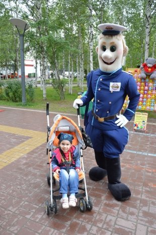 Дядя Степа с Дорожного Радио радует жителей на городском "Арбате"! 17.08.14 г.