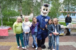 Дядя Степа с Дорожного Радио радует жителей на городском "Арбате"! 17.08.14 г.
