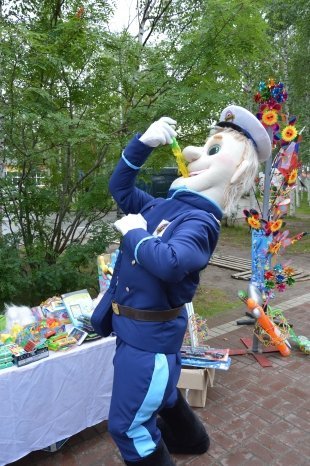 Дядя Степа с Дорожного Радио радует жителей на городском "Арбате"! 17.08.14 г.