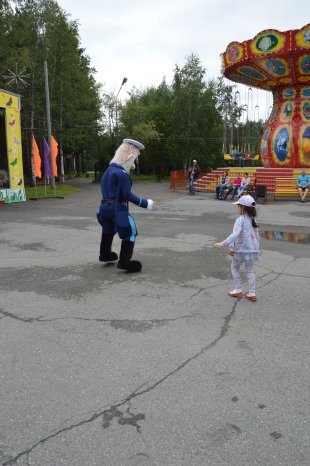 Дядя Степа с Дорожного Радио радует жителей на городском "Арбате"! 17.08.14 г.