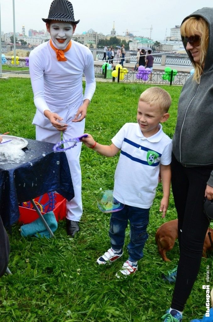 В День города на батуте смогли попрыгать и взрослые!