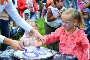 В День города на батуте смогли попрыгать и взрослые!