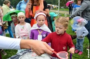 В День города на батуте смогли попрыгать и взрослые!