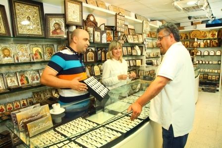 ”Елеонская Сокровищница” -   богатый выбор уникальных предметов роскоши и лучших цен по всему Израилю, которые приятно удивят туристов и паломников, ступивших на Святую Землю