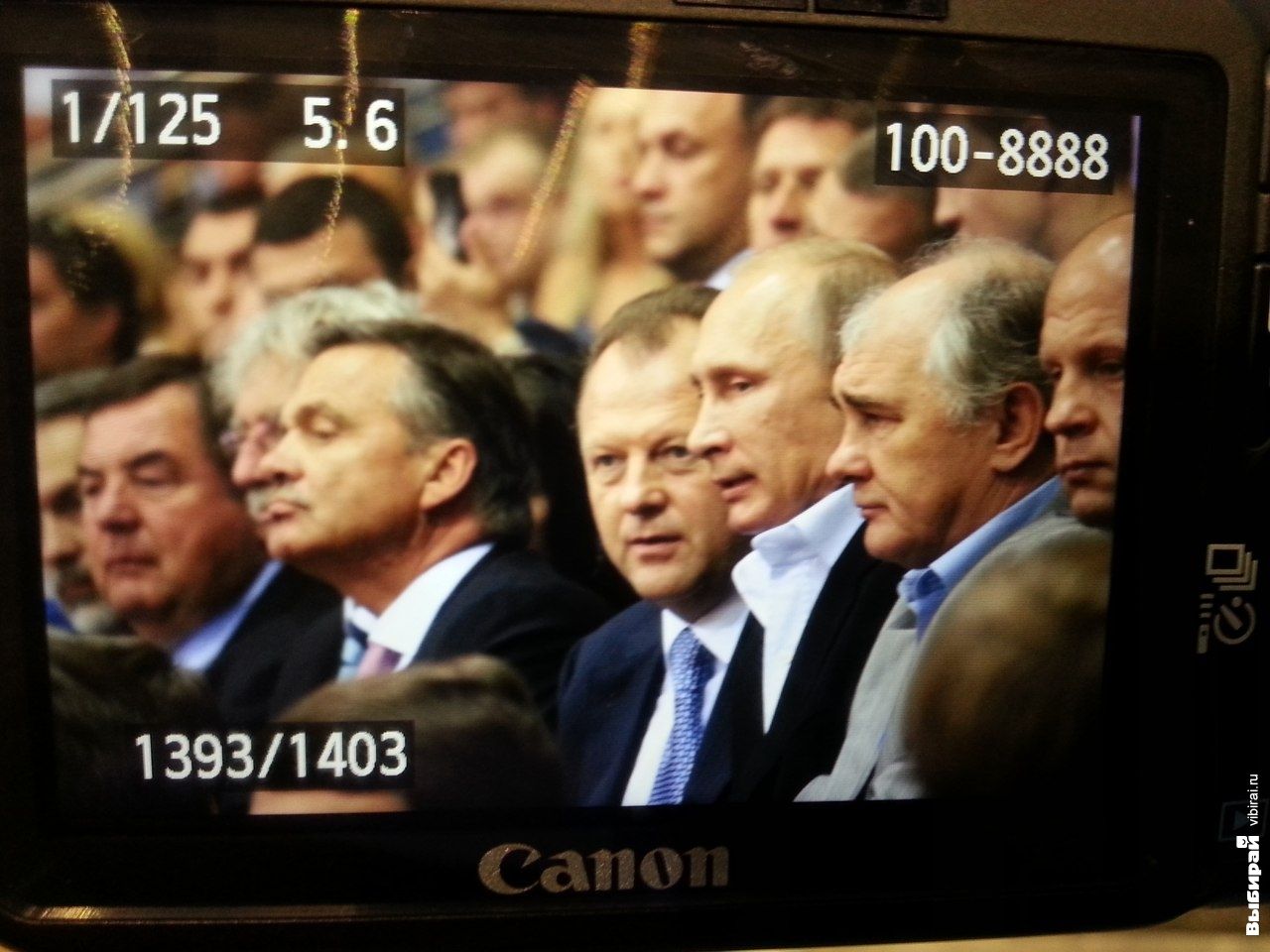 Президент В. В. Путин на трибуне.