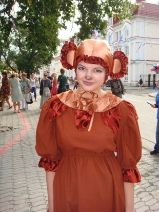 Анастасия Мурайкина, 22 года, актриса первоуральского театра «Вариант»: – Как мне кажется, не хватает интересных уличных движух, таких как «Лица улиц».