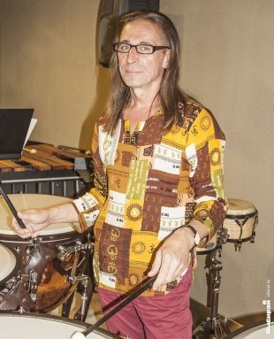 Сергей, 51 год, руководитель оркестра ударных инструментов: «Барабанщик Dave Weckl - мировая звезда».