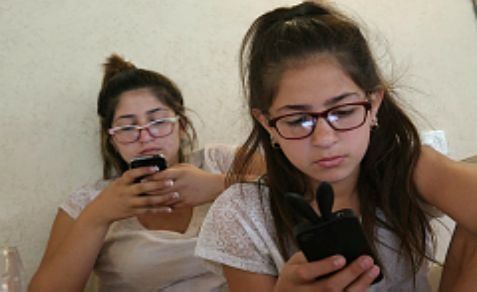 Теперь учить еврейский джухури можно с помощью смартфонов