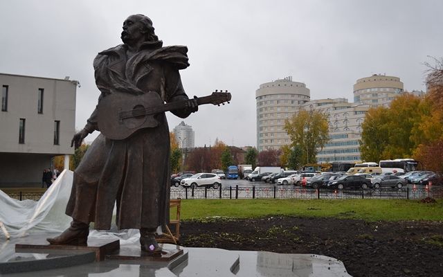 Памятник Мулявину появился в Екатеринбурге