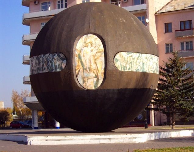 Возле омского "шара" появится памятник основателям города