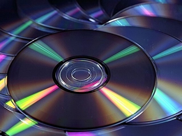 В Астане уничтожено около 40 тысяч контрафактных CD и DVD-дисков!