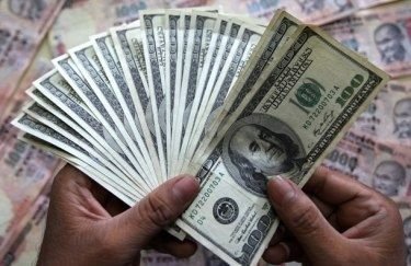 Жители Самарской области массово скупают валюту