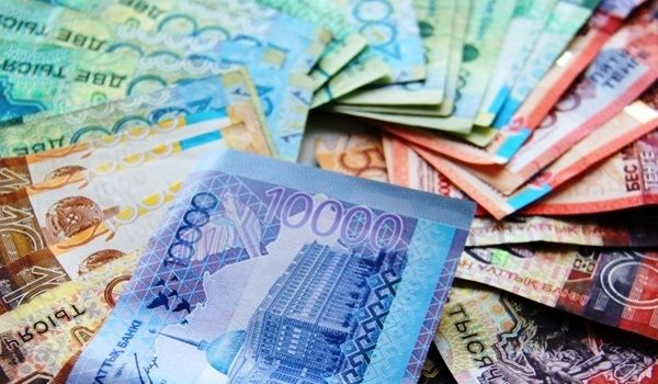 Астанчане отмечают 21-летие национальной валюты!