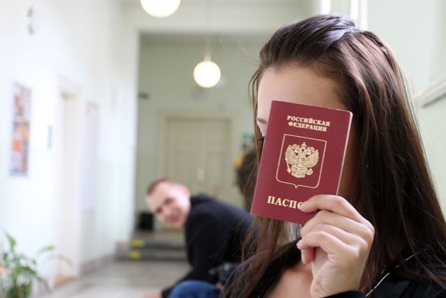 В Госдуме предлагают приносить клятву гражданина при получении паспорта