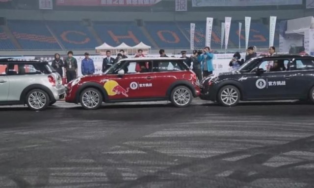 Видео дня: мировой рекорд по парковке автомобиля