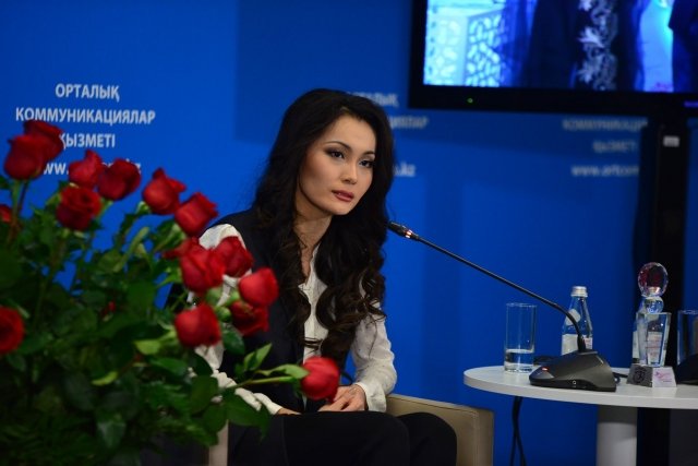 Казахстанская певица Жанар Дугалова не любит конкурсы...