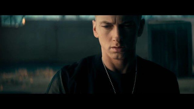 Видео дня: Eminem - Guts Over Fear ft. Sia 