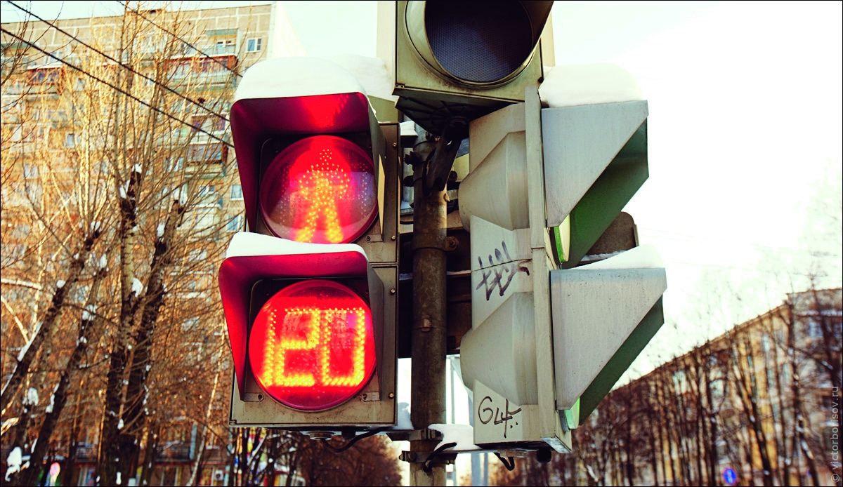 Переход на красный пешеход. Современный светофор. Пешеходный светофор. Красный светофор. Светофор для пешеходов красный.