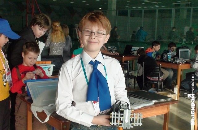 Винников Ренат, 12 лет, ЛИТ, г. Хабаровск. Это, скорее всего моя будущая профессия. Я собираюсь стать инженером и программистом.