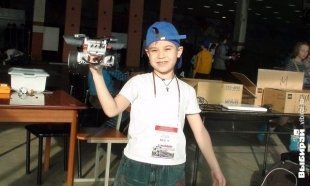 Шерстов Глеб, 7 лет, ДЦ "Енотики" г. Хабаровск. Когда я пришел в центр меня очень заинтересовали. Мне нравится создавать новые модели, моего робота зовут Кегельринг.