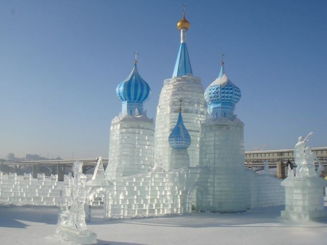 К середине декабря в Сургуте построят 5 снежных городков 