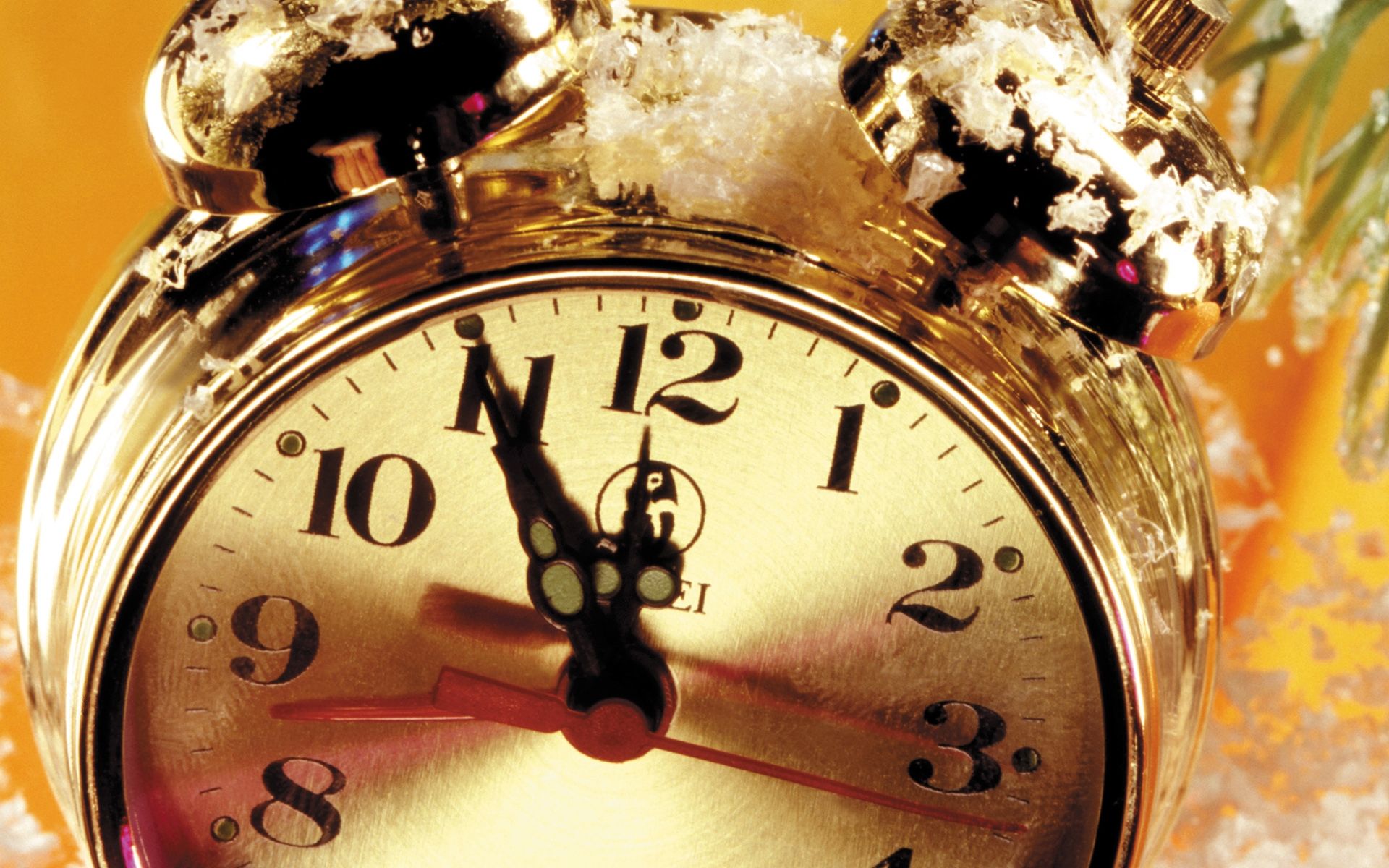 5 минут ти. Новогодние часы без пяти минут. 12 Часов новый год. Часы без 5 минут. Часы без 5.