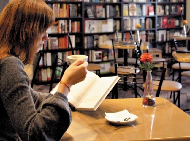 В "Гоголе" читают Гоголя!