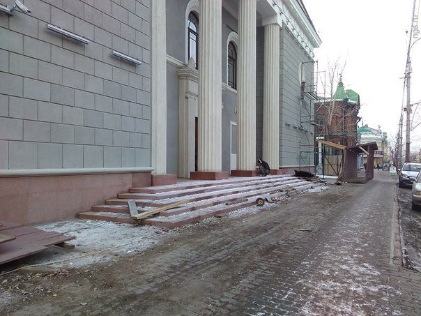 Уже можно оценить новый внешний вид Театра Пушкина и ГорДК
