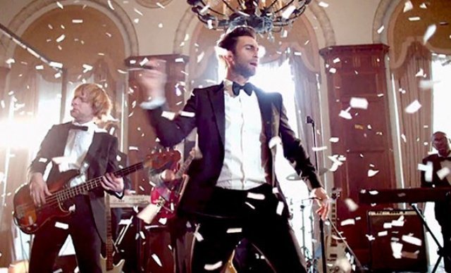 Видео для: Maroon 5 снимали клип, врываясь на чужие свадьбы