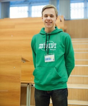 Артем Михайлов, 19 лет, студент, баскетболист. Лайфхак: заниматься тем, что нравится. «Образование и работу нужно искать такие, чтобы были по душе, а не те, где больше платят».