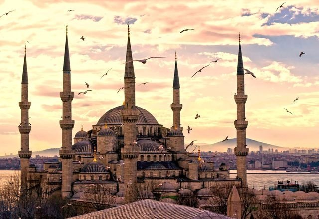 Толкаться, теряться, плавать: 5 вещей, которые надо сделать в Стамбуле