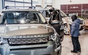 В автосалоне "Восток Моторс Югра" состоялся закрытый показ нового Discovery Sport