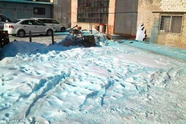 Стала известна причина появления в Челябинске голубого снега 