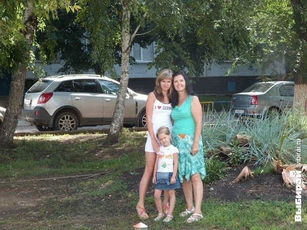 Мама Любовь Петровна, сестренка Юлия и дочка Арина