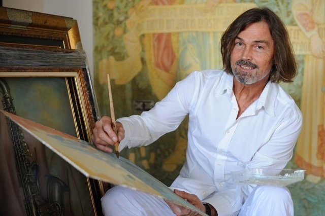 Выставку картин Никаса Сафронова в Сургуте продлят до 15 марта