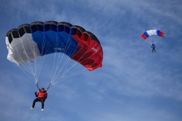 Победители  первого чемпионата Сургута по парашютному спорту выступят на авиашоу