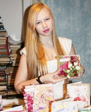 Елена, 18 лет, студентка: «Большой альбом для родителей. Подарок на 20ю годовщину их свадьбы».